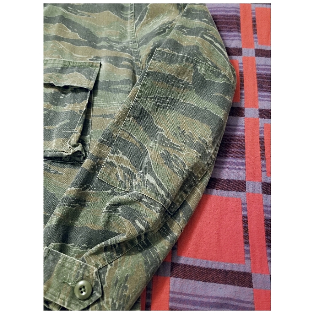 VTG. U.S. MILITARY TIGER STRIPED CAMO JACKET- MEN'S SIZE MEDIUM LONG - Picture 9 of 10